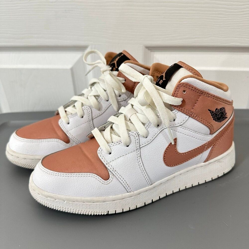 NIKE AIR JORDAN 1 MID (GS) WHITE-ROSE GOLD-BLK SZ 5.5Y-WOMENS SZ 7 [555112-190]